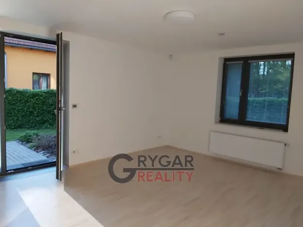 Pronájem bytu 1+kk, Běloky, 40 m2