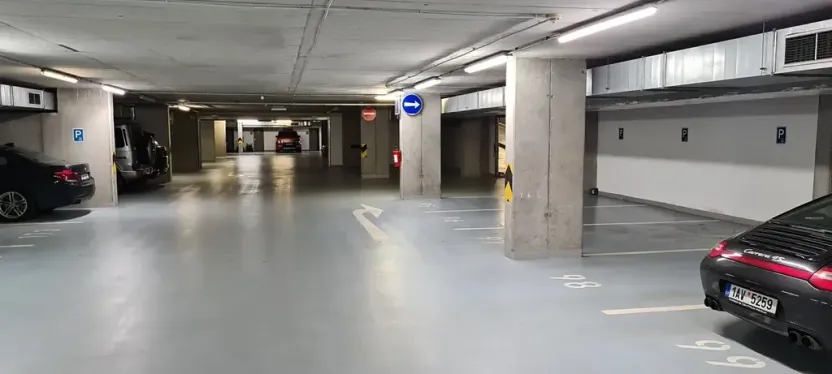 Pronájem garážového stání, Praha - Karlín, Rohanské nábřeží, 15 m2