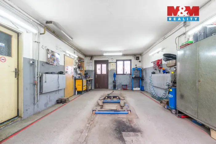 Prodej garáže, Vsetín, Nepřejov, 240 m2