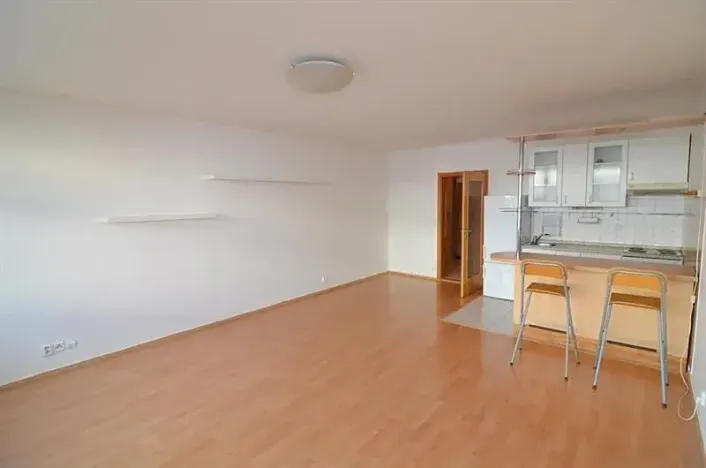 Pronájem bytu 1+kk, Praha - Vinohrady, Hradecká, 37 m2