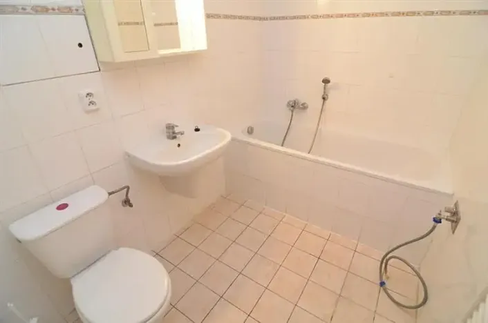 Pronájem bytu 1+kk, Praha - Vinohrady, Hradecká, 37 m2