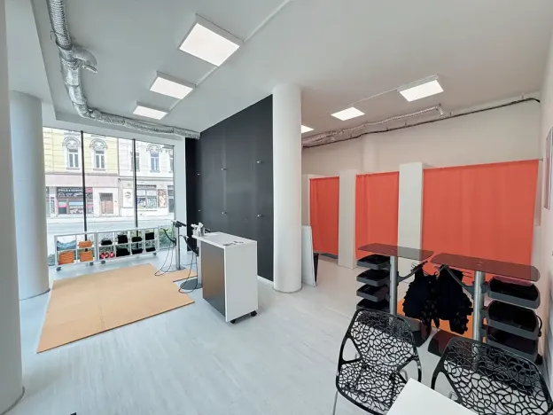 Pronájem obchodního prostoru, Opava, náměstí Republiky, 65 m2