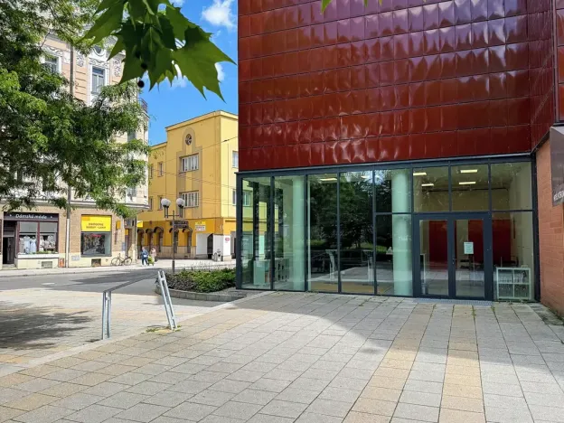 Pronájem obchodního prostoru, Opava, náměstí Republiky, 65 m2