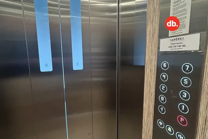 Prodej bytu 4+1, Ostrov, Lidická, 84 m2