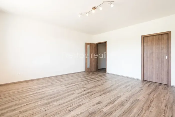 Pronájem bytu 2+kk, Ostrava, Sokolovská, 61 m2