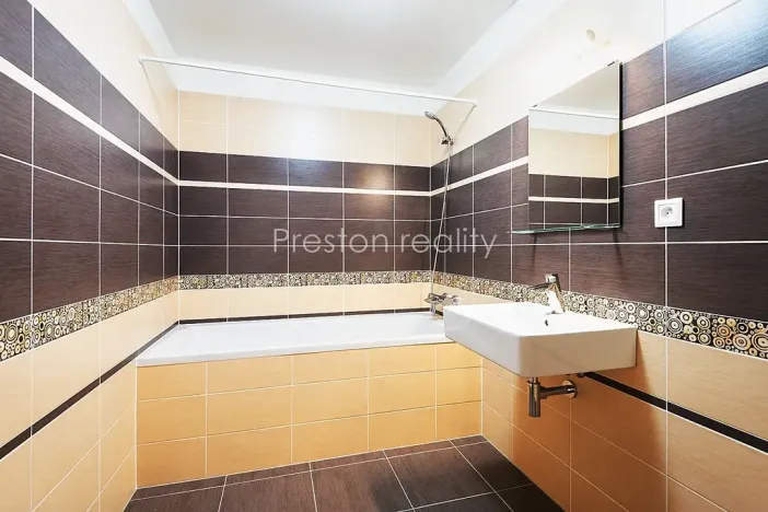Pronájem bytu 2+kk, Ostrava, Sokolovská, 61 m2