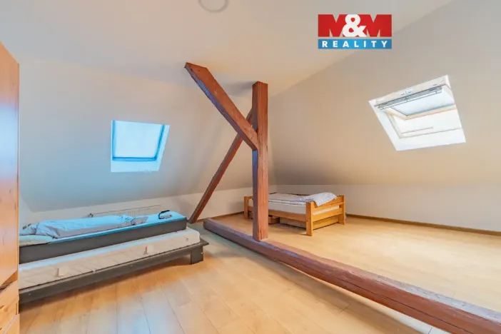 Pronájem atypického bytu, Sokolov, Staré náměstí, 200 m2