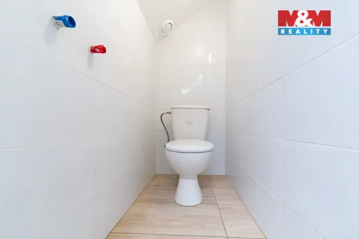 Pronájem atypického bytu, Sokolov, Staré náměstí, 200 m2
