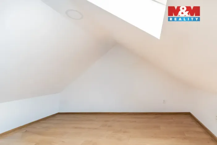 Pronájem atypického bytu, Sokolov, Staré náměstí, 200 m2