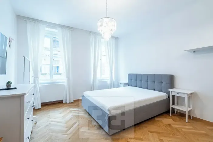 Pronájem bytu 1+kk, Praha - Nové Město, Soukenická, 30 m2