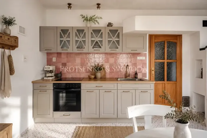 Prodej ubytování, Číměř, 650 m2