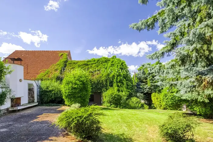 Prodej vícegeneračního domu, Křižanov, Benešovo náměstí, 530 m2