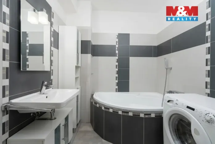 Prodej bytu 3+kk, Včelná, Dolní, 63 m2