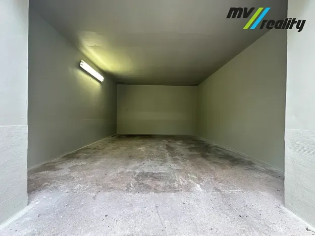 Pronájem garáže, Milovice, V Konírnách, 22 m2