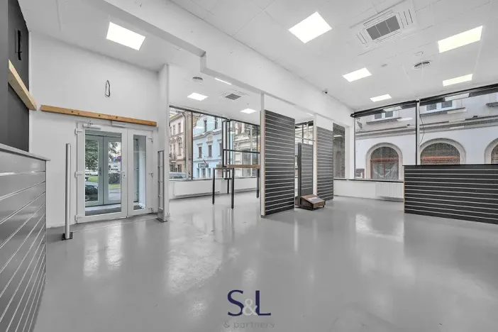 Pronájem obchodního prostoru, Liberec, nám. Sokolovské, 214 m2