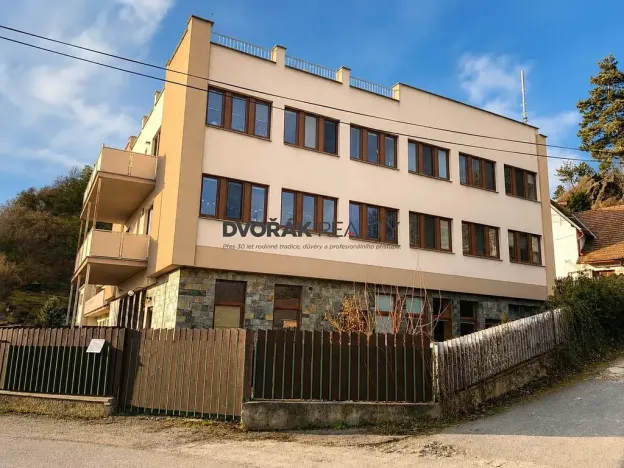 Pronájem bytu 1+kk, Karlík, K Třešňovce, 40 m2