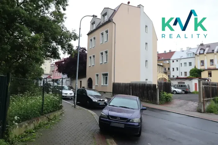 Pronájem bytu 3+1, Karlovy Vary, Šmeralova, 85 m2