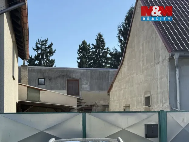 Prodej atypického bytu, Měšice, U školky, 118 m2