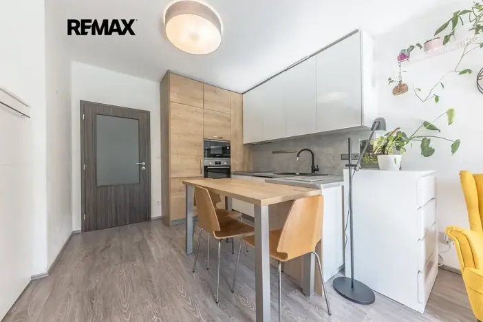 Prodej bytu 1+kk, Praha - Hloubětín, Za černým mostem, 31 m2
