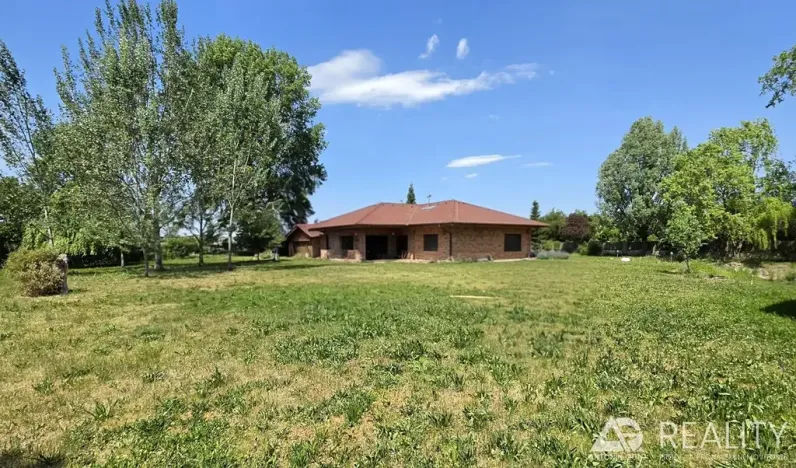 Prodej zemědělského objektu, Úžice, 5128 m2