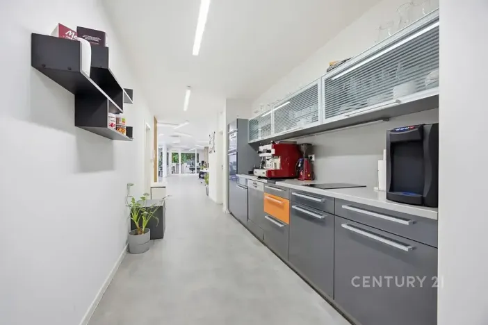 Pronájem kanceláře, Praha - Smíchov, Na Zatlance, 232 m2