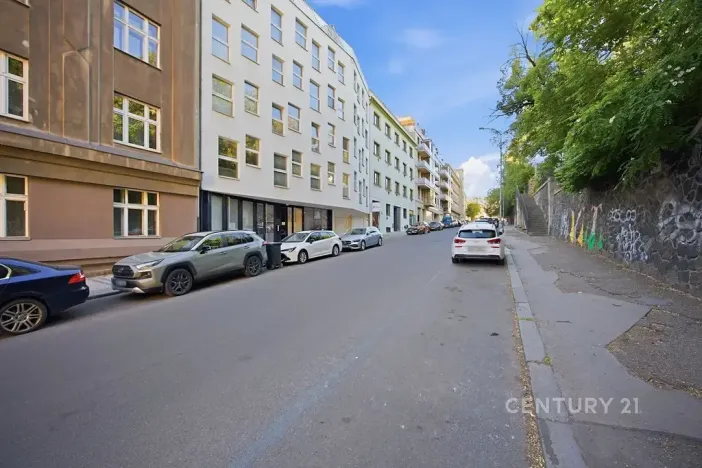 Pronájem kanceláře, Praha - Smíchov, Na Zatlance, 232 m2