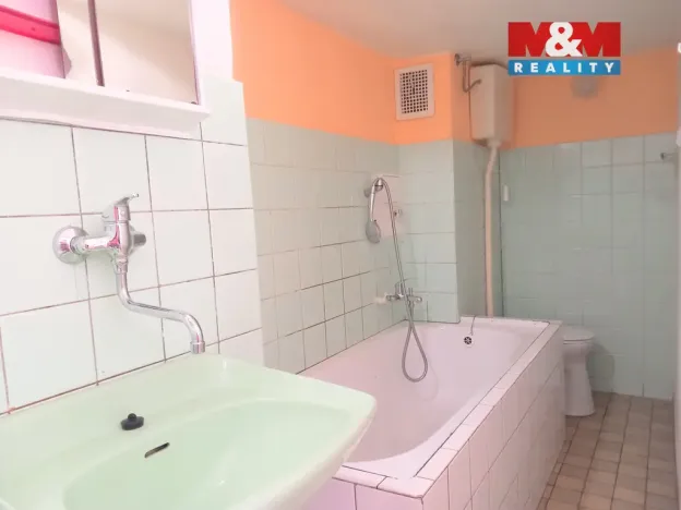 Prodej bytu 1+1, Karlovy Vary, Raisova, 30 m2