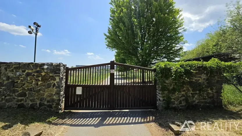 Prodej komerčního pozemku, Úžice, 68855 m2