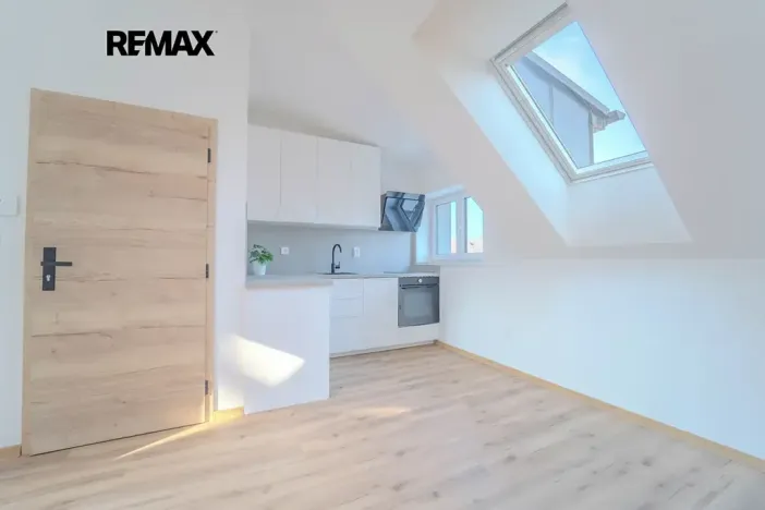 Pronájem bytu 1+kk, Kolín, Školská, 27 m2