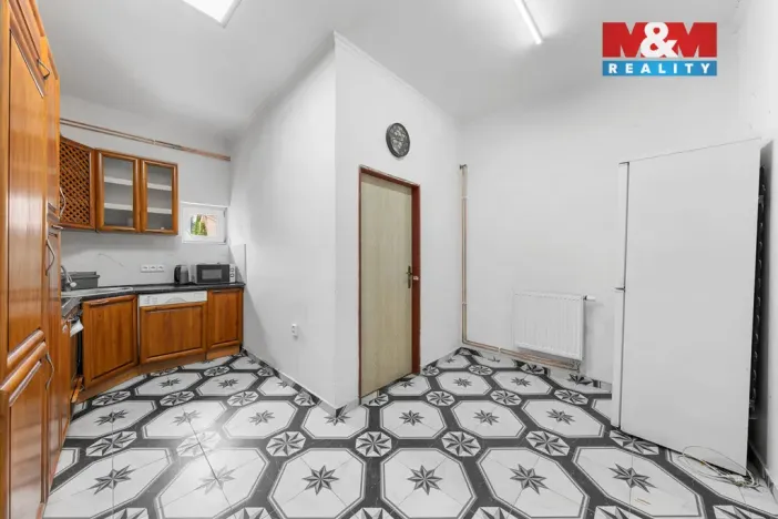 Prodej obchodního prostoru, Benešov nad Ploučnicí, náměstí Míru, 900 m2
