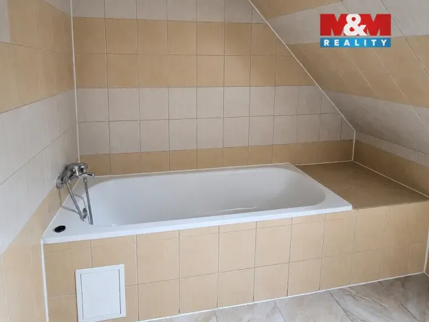 Pronájem bytu 2+1, Nový Bor, Husova, 78 m2