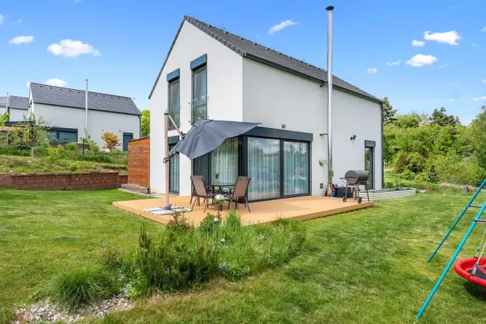 Prodej rodinného domu, Kamenice, Lužní, 141 m2
