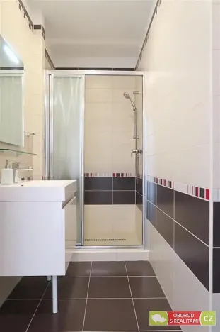 Pronájem bytu 1+kk, Praha - Karlín, Sokolovská, 37 m2