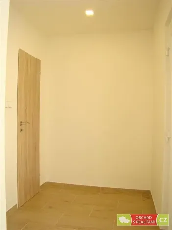 Pronájem bytu 1+kk, Praha - Karlín, Sokolovská, 37 m2