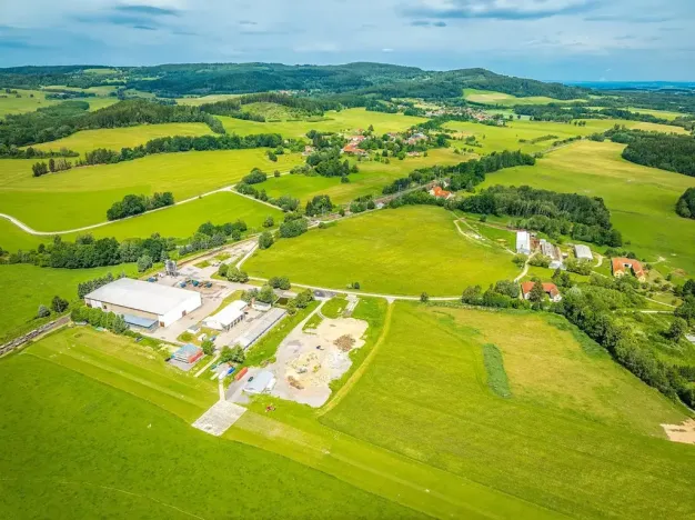 Prodej komerčního pozemku, Omlenice, 2175 m2
