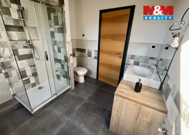Prodej rodinného domu, Knovíz, 214 m2