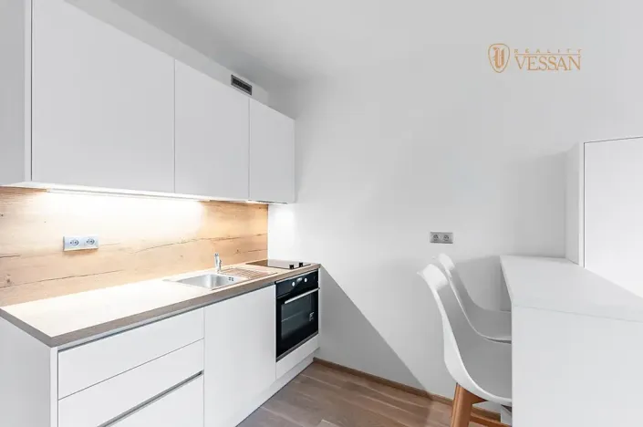 Prodej bytu 1+kk, Praha - Vysočany, Bassova, 34 m2