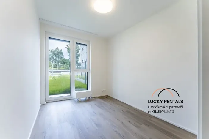 Pronájem bytu 2+kk, Praha - Vysočany, Pod Harfou, 38 m2