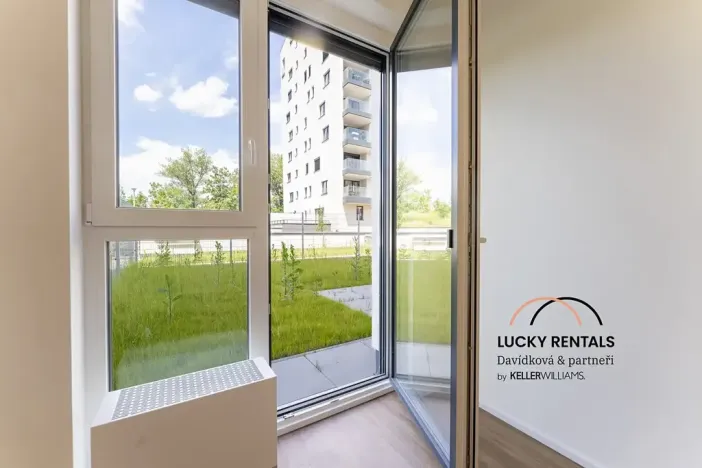 Pronájem bytu 2+kk, Praha - Vysočany, Pod Harfou, 44 m2
