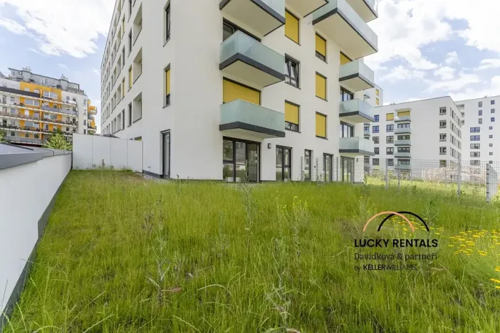 Pronájem bytu 2+kk, Praha - Vysočany, Pod Harfou, 42 m2