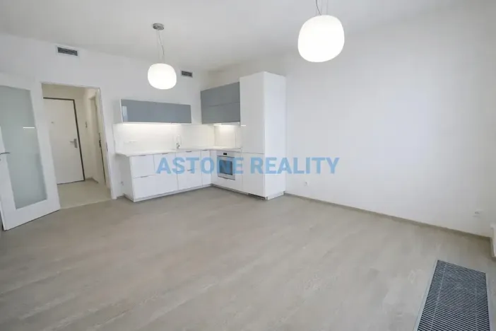 Pronájem bytu 1+kk, Praha - Modřany, Mezi vodami, 390 m2