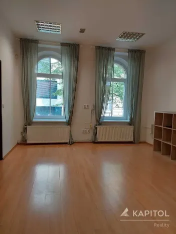 Pronájem kanceláře, Plzeň, Slovanská, 67 m2