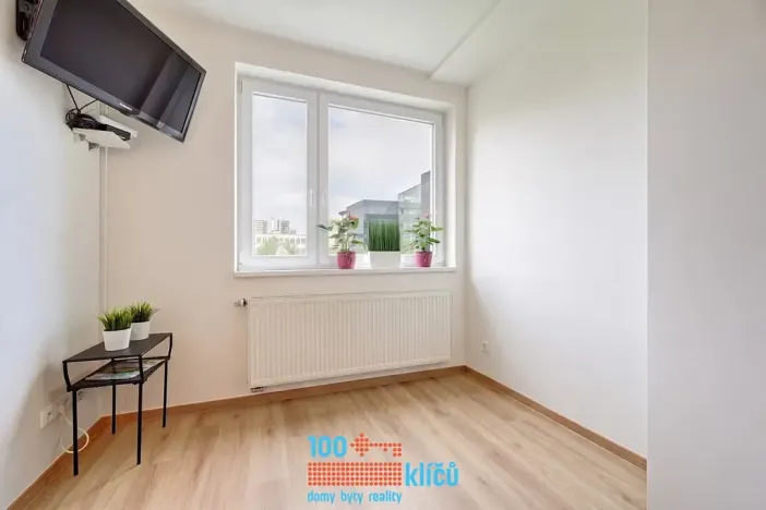 Pronájem bytu 1+1, Praha - Modřany, Vorařská, 37 m2
