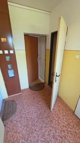 Prodej bytu 2+kk, Praha - Kobylisy, Třebenická, 39 m2