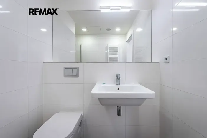 Pronájem bytu 1+kk, Praha - Vinohrady, Perucká, 27 m2