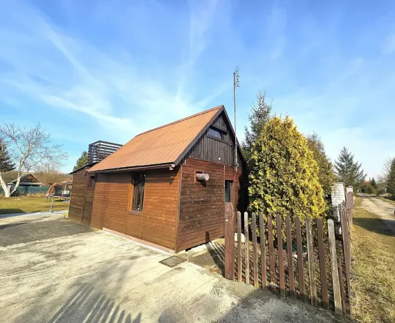 Pronájem chaty, Kralupy nad Vltavou - Zeměchy, 30 m2