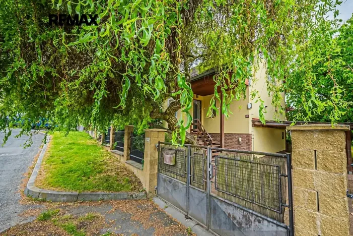 Prodej rodinného domu, Hřebeč, V háji, 165 m2