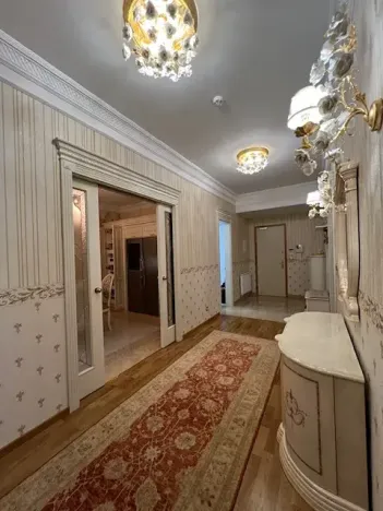 Prodej bytu 4+1, Karlovy Vary, Divadelní náměstí, 145 m2