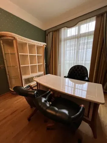 Prodej bytu 4+1, Karlovy Vary, Divadelní náměstí, 145 m2