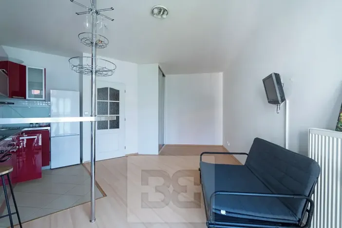 Pronájem bytu 1+kk, Praha - Vršovice, Přípotoční, 30 m2